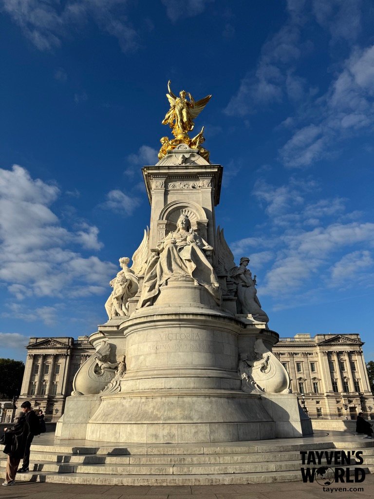 Queen Victoria Memorial statue in front of Buckingham Palace, with the gilded Victory figure on top.