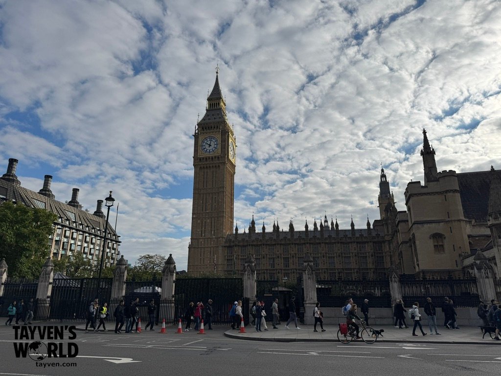 Big Ben and the Palace of Westminster with pedestrians and cyclists in the foreground.